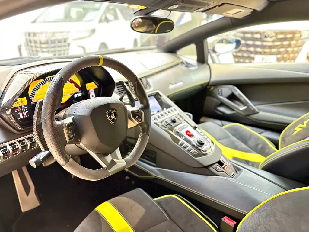 Aventador LP 700-4 Roadster