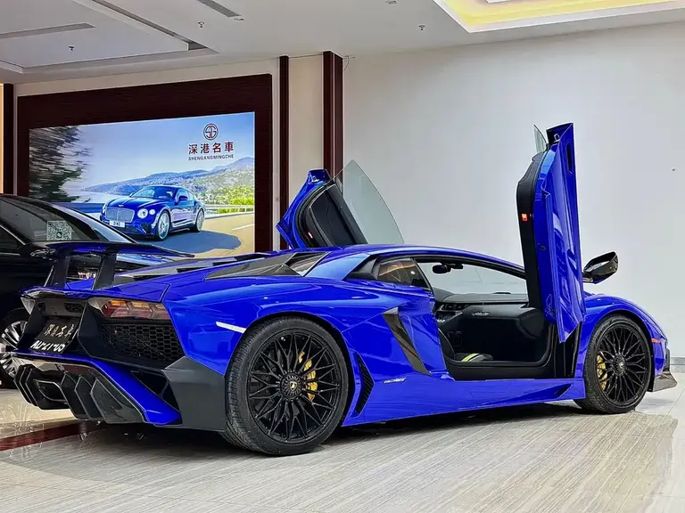 Lamborghini Aventador LP 700-4 Roadster