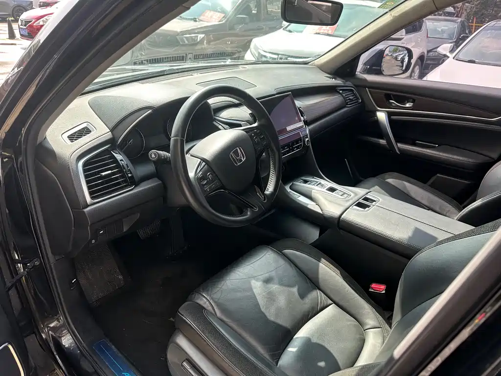 Avancier 370 TURBO 2 WD Luxury