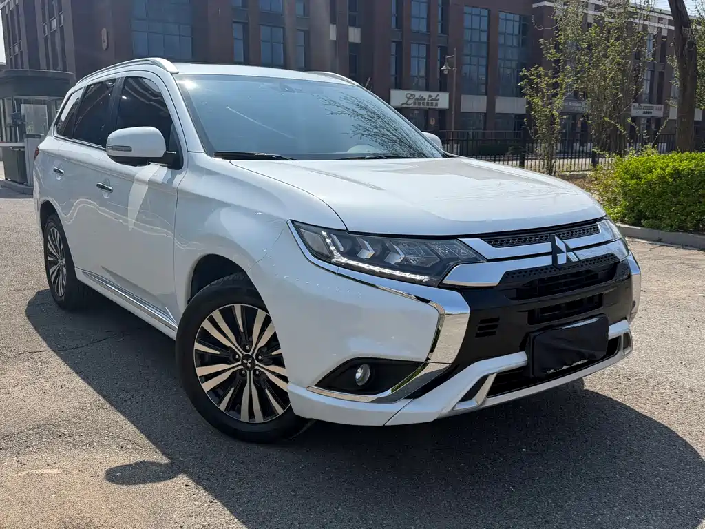Outlander 2.4 L 4 WD Enjoyment 7-seat