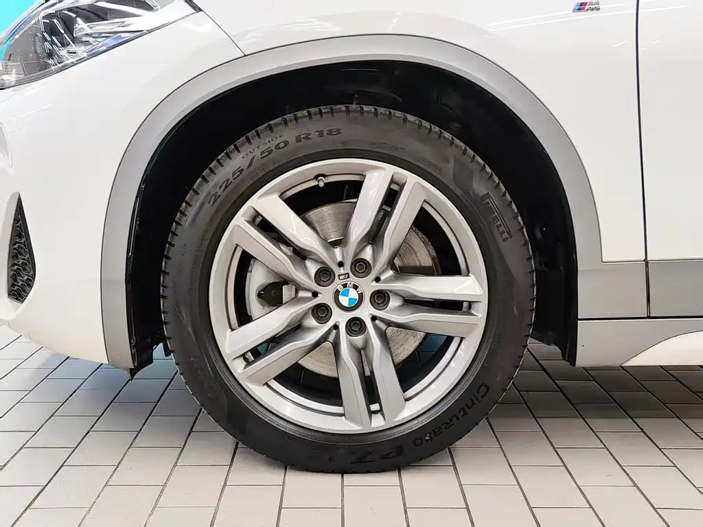 BMW X2 sDrive25 i Leading M Offroad Package
