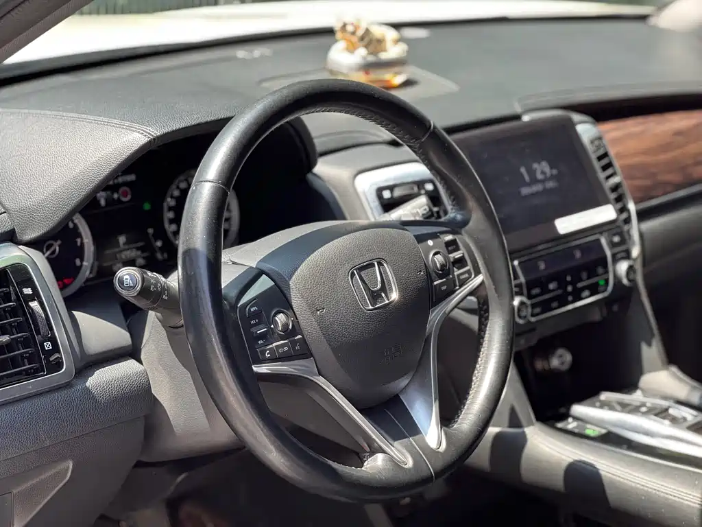 Honda UR-V 370 TURBO 2 WD Distinguished CN-V