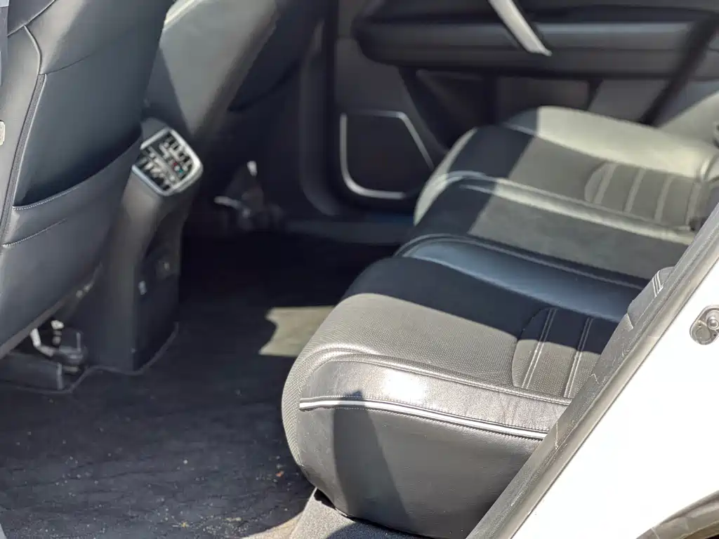 Honda UR-V 370 TURBO 2 WD Distinguished CN-V