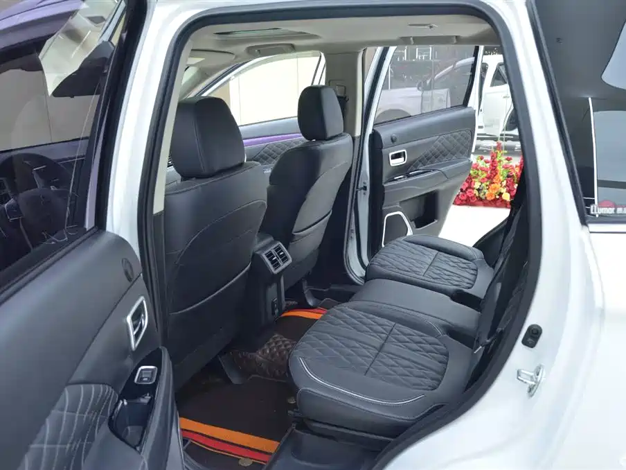 Outlander 2.4 L 4 WD Enjoyment 7-seat