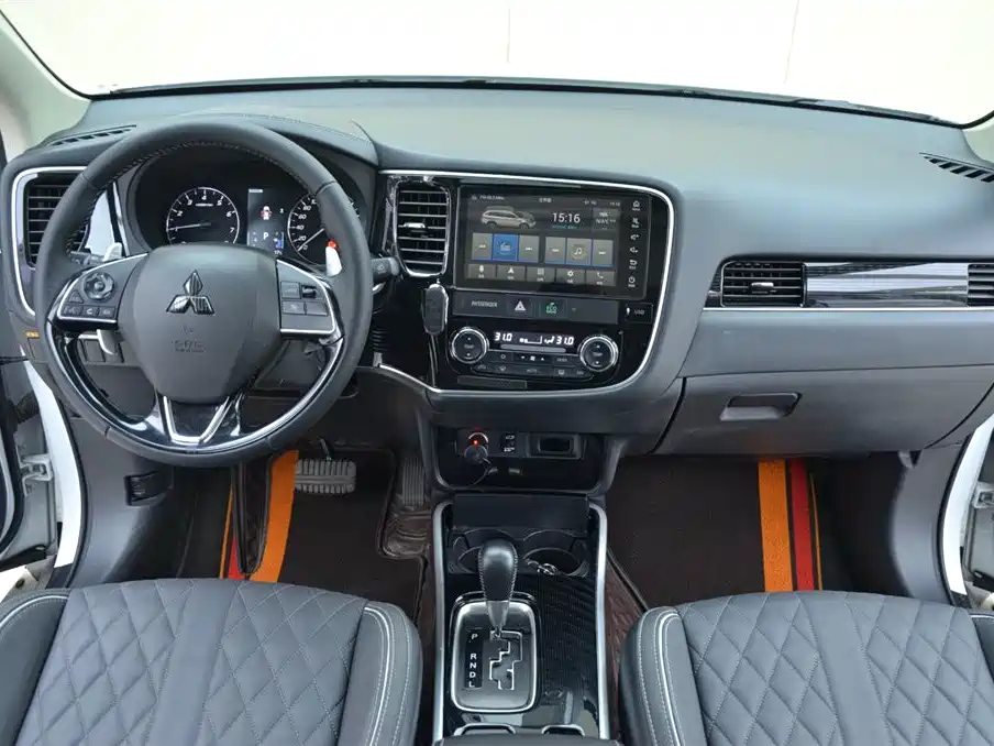 Outlander 2.4 L 4 WD Enjoyment 7-seat