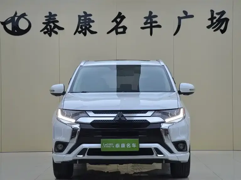 Mitsubishi Outlander 2.4 L 4 WD Enjoyment 7-seat