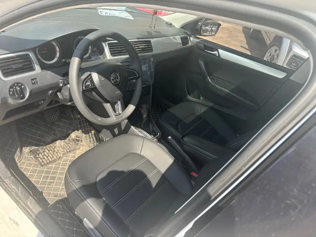 Rapid 1.6 L Auto Comfort