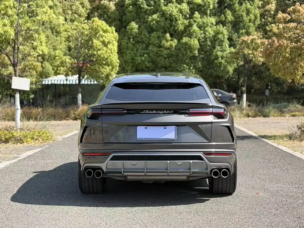 Urus 4.0 T V8
