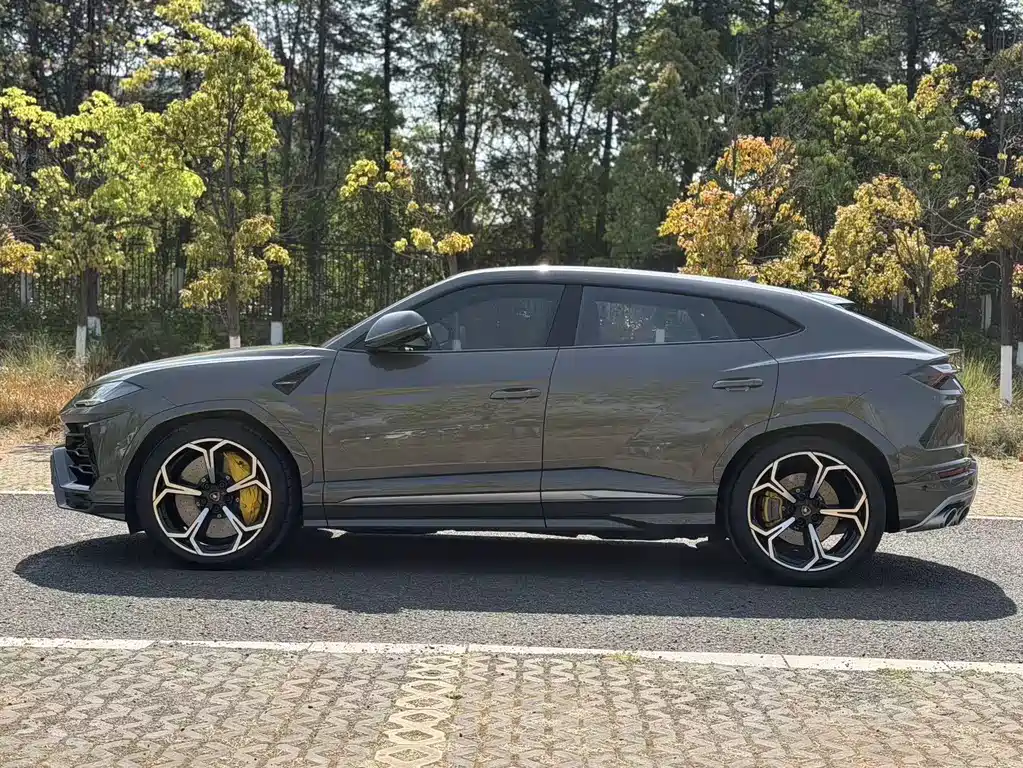 Urus 4.0 T V8