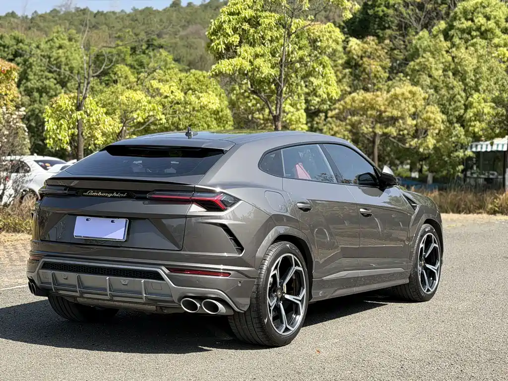 Urus 4.0 T V8
