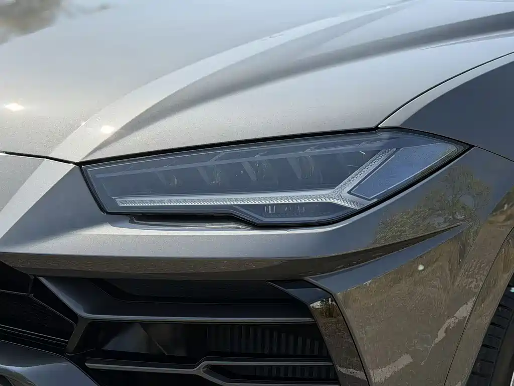 Urus 4.0 T V8