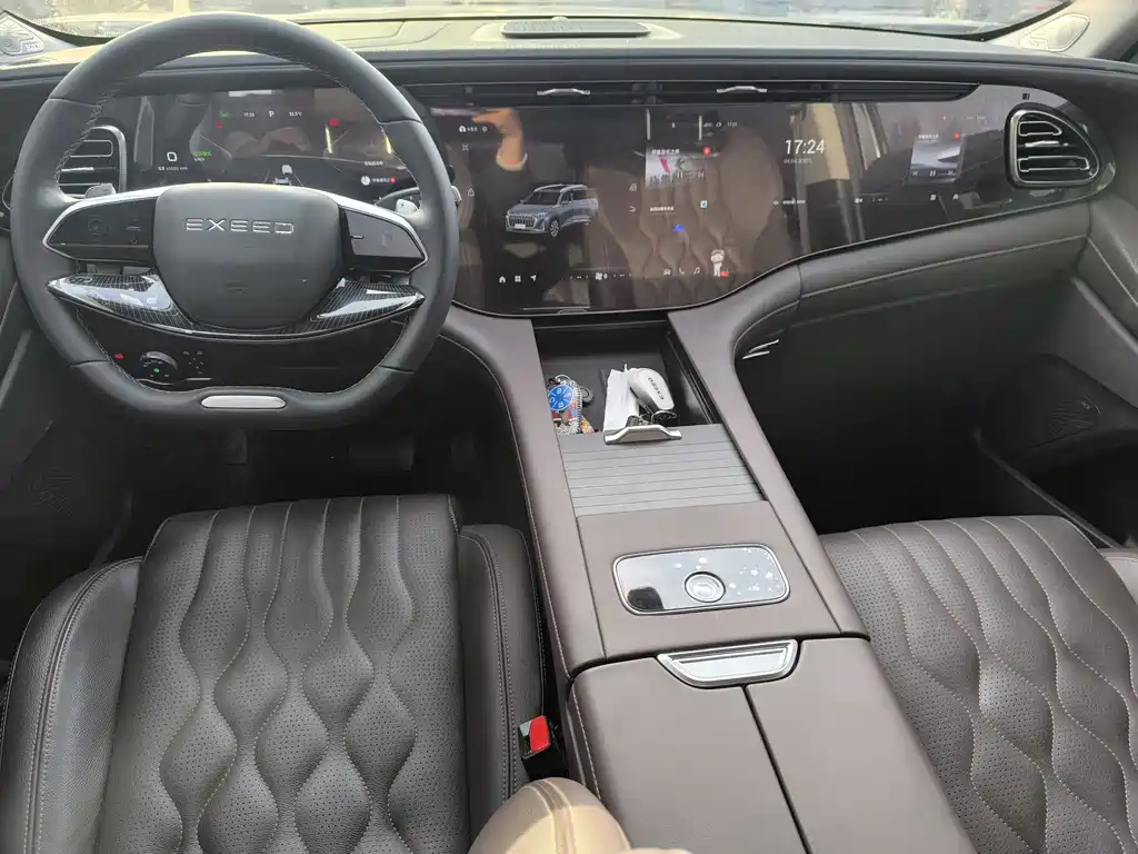 Exeed Lanyue 400 T 2 WD Stellar 7-seat