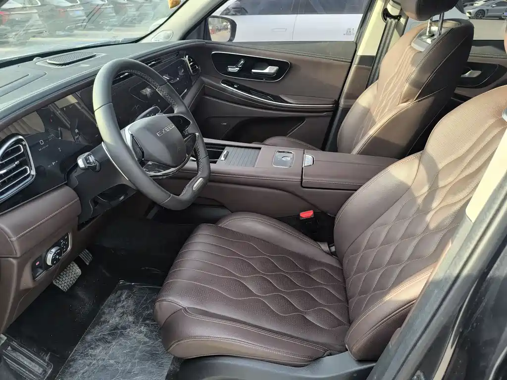 Exeed Lanyue 400 T 2 WD Stellar 7-seat