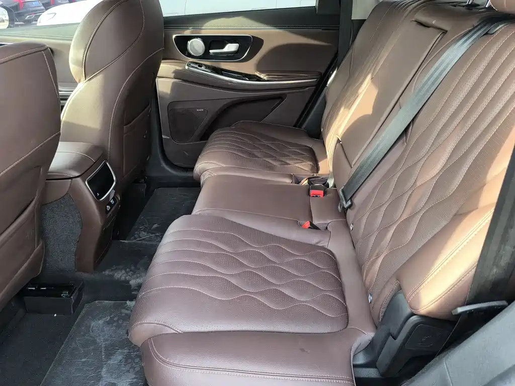 Exeed Lanyue 400 T 2 WD Stellar 7-seat