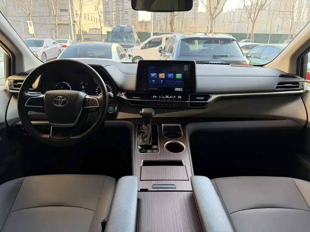 Granvia 2.5 L Hybrid Comfort