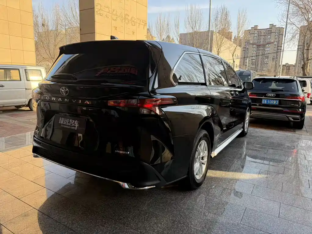 Granvia 2.5 L Hybrid Comfort