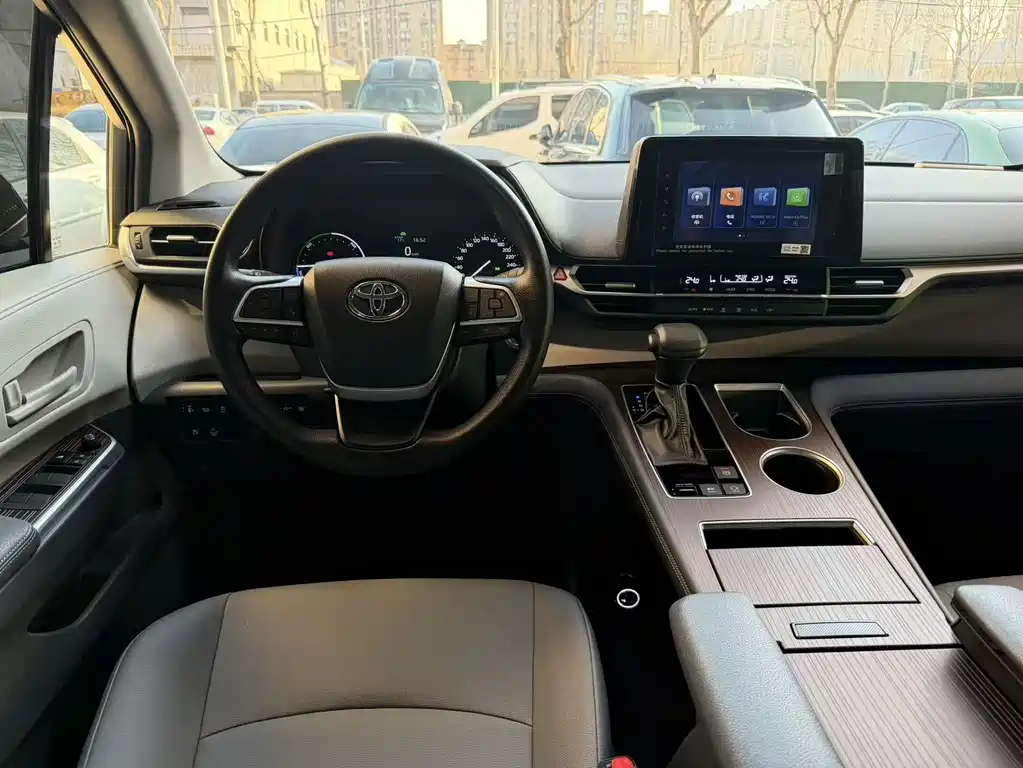 Granvia 2.5 L Hybrid Comfort
