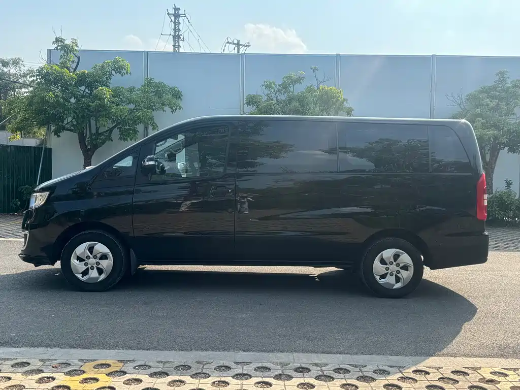 Refine M3 瑞风M3 2024款 PLUS 2.0 L HEV 智联版