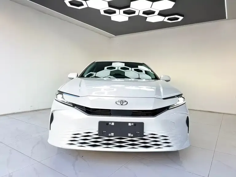 Toyota Camry Dual Engine 2.0 HGVP Luxury