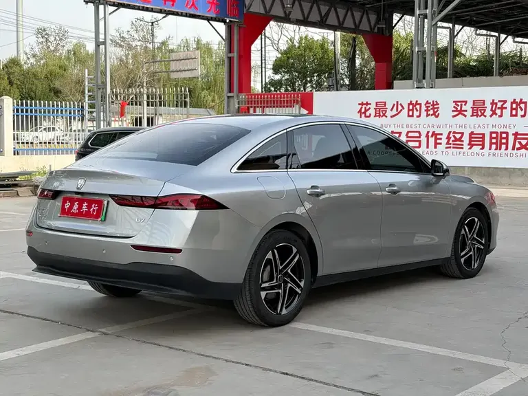 Roewe D7 DMH 125 km Flagship