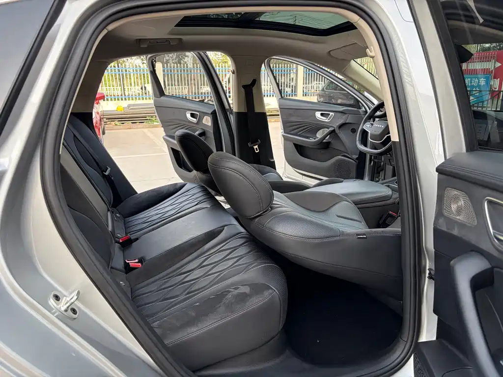 Roewe D7 DMH 125 km Flagship