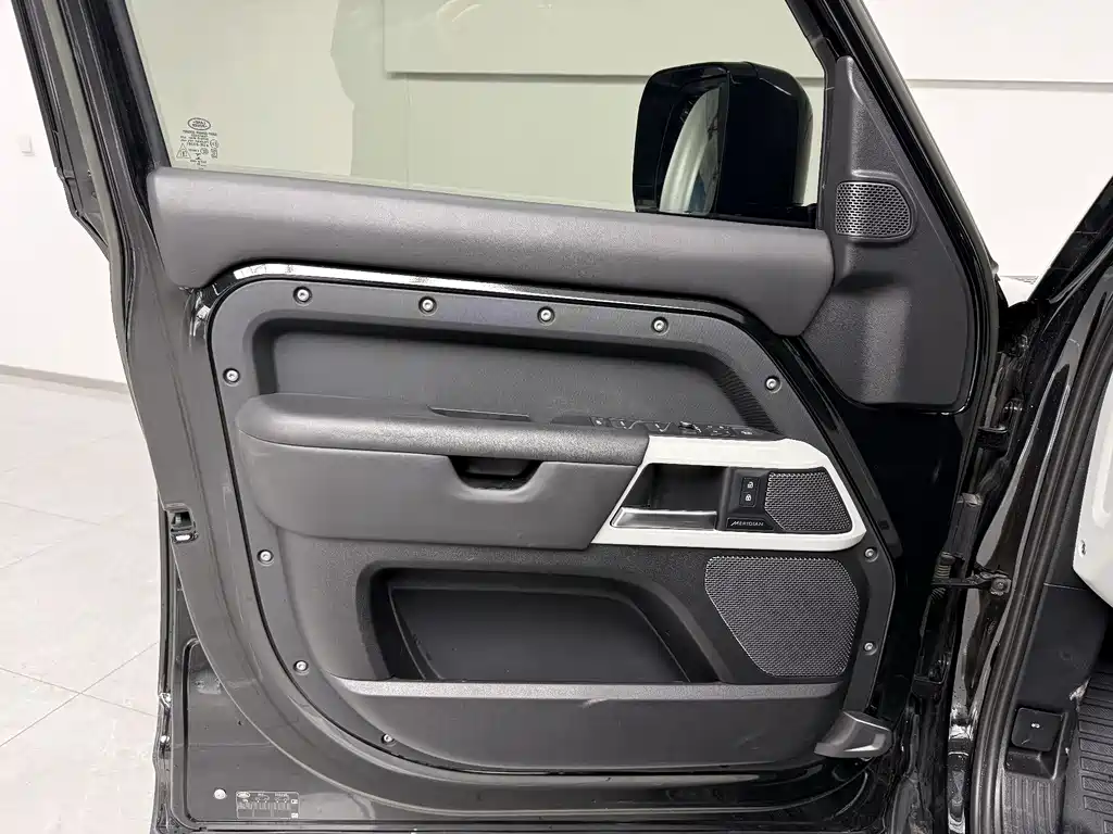 Land Rover Defender 110 3.0 T P400 Dark Special Edition