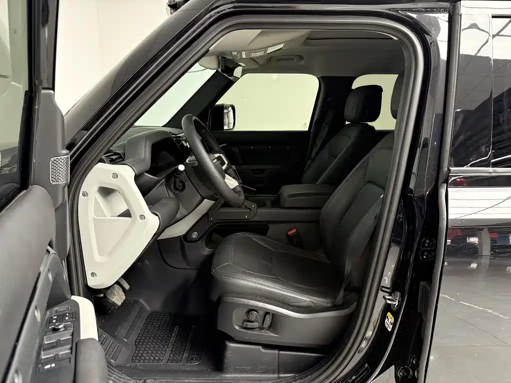 Land Rover Defender 110 3.0 T P400 Dark Special Edition