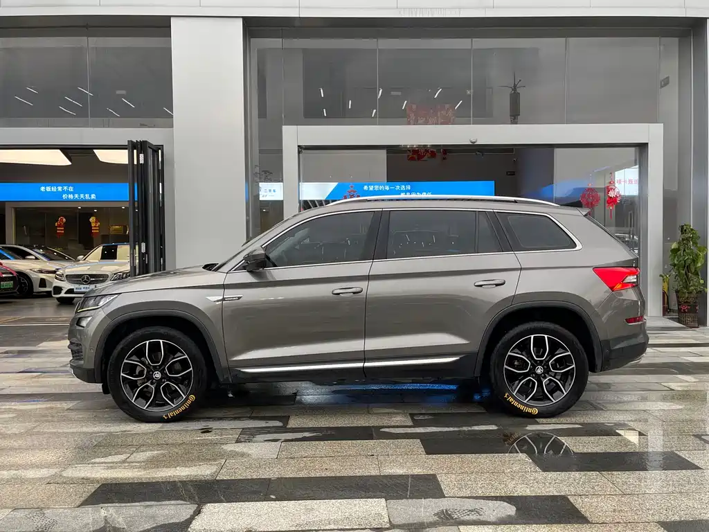 Kodiaq Facelift TSI330 7-seat 2 WD Luxury Enjoyment CN-V