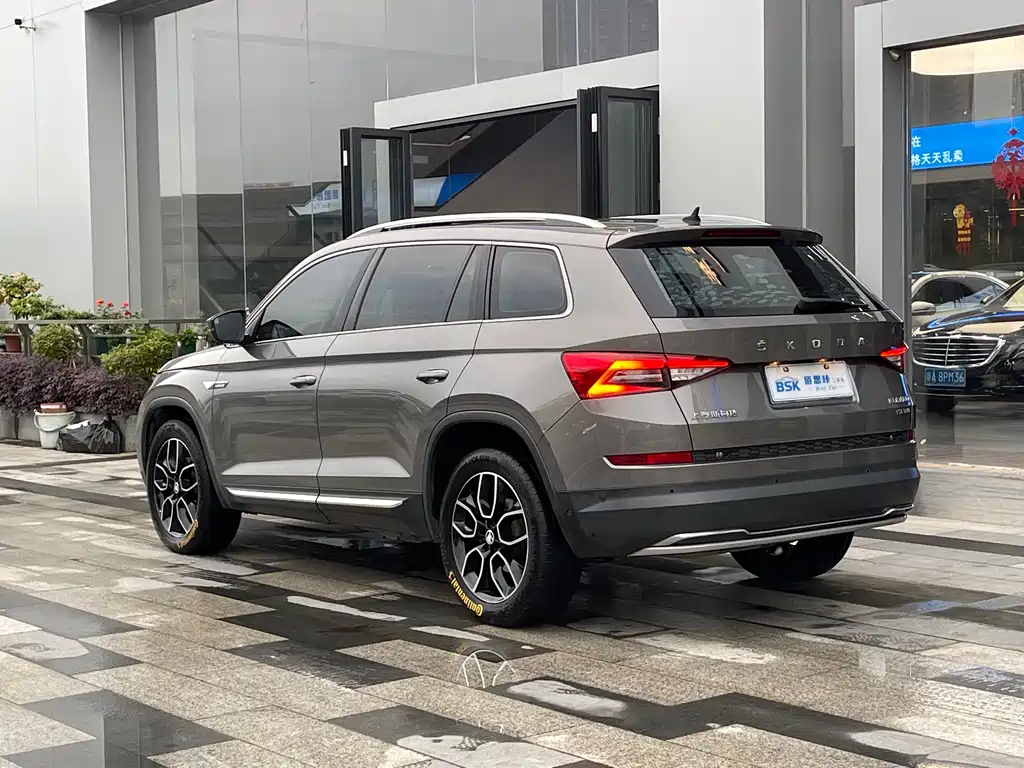 Kodiaq Facelift TSI330 7-seat 2 WD Luxury Enjoyment CN-V