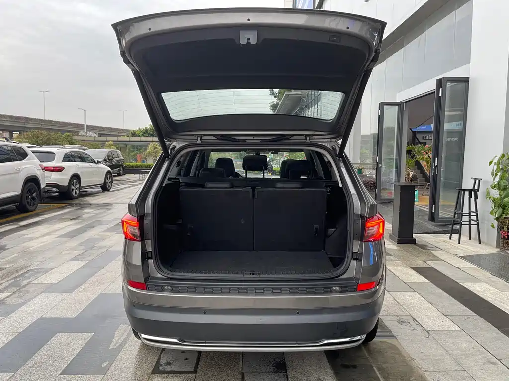 Kodiaq Facelift TSI330 7-seat 2 WD Luxury Enjoyment CN-V