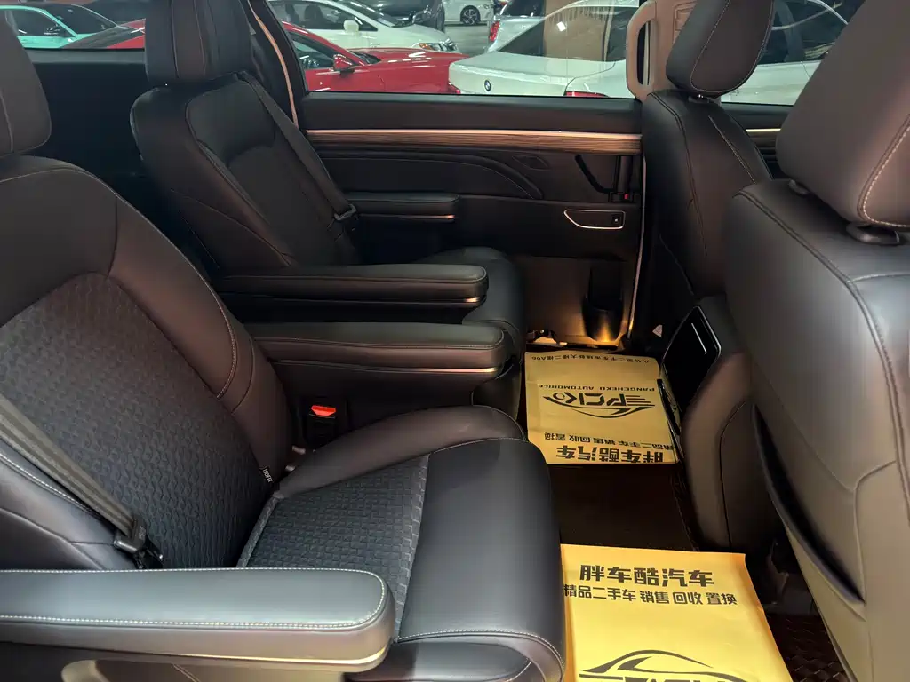 GAC Trumpchi M8 Leading Show Series 390 T Luxury