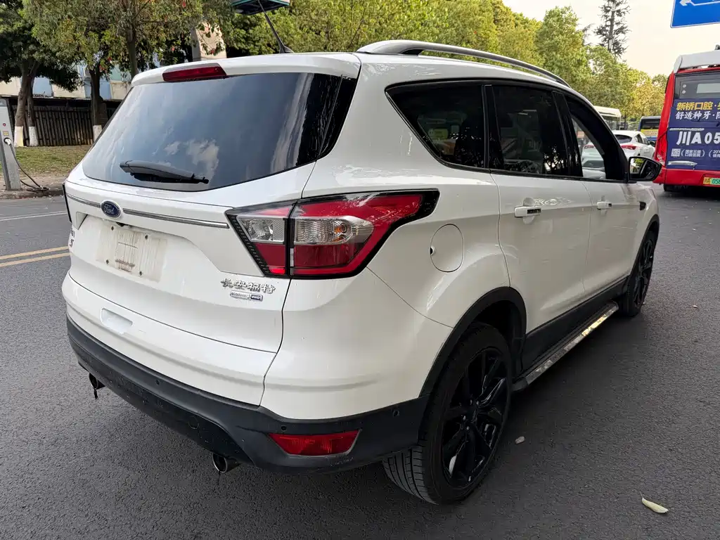 Kuga EcoBoost 245 4 WD Sport