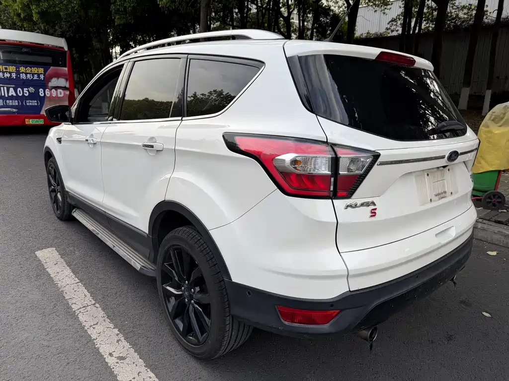Kuga EcoBoost 245 4 WD Sport