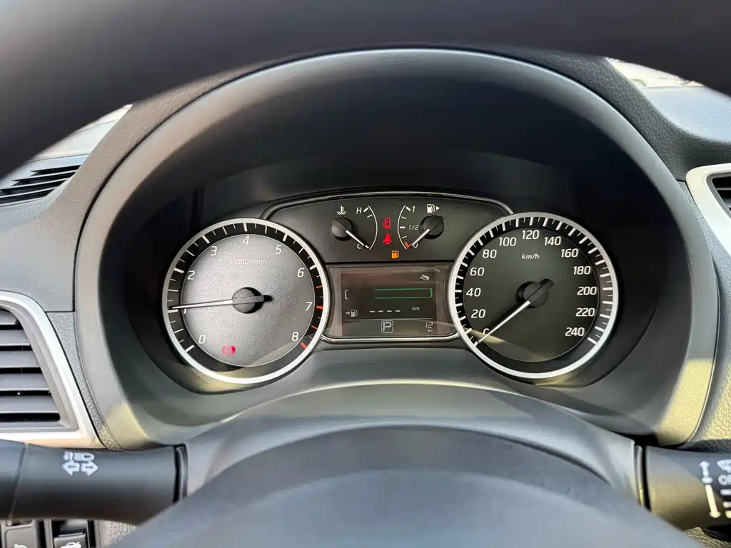 Sylphy Facelift III Classic 1.6 XE CVT Comfort