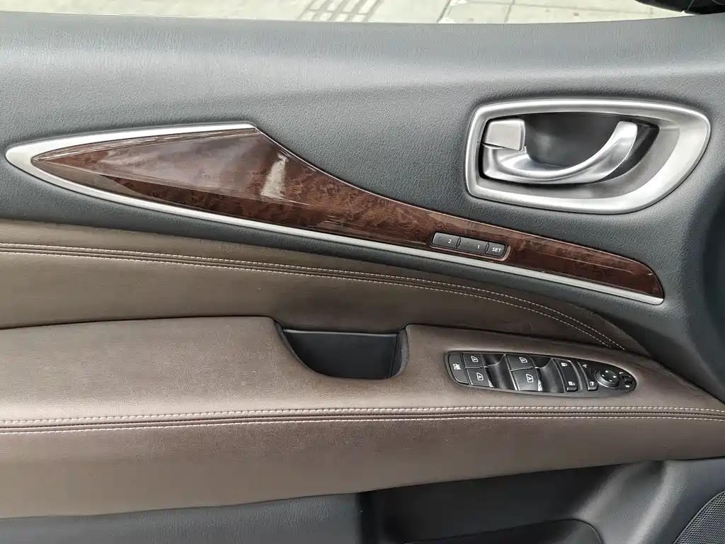 Infiniti QX60 (Import) 英菲尼迪QX60进口 2018款 2.5 S/C Hybrid 两驱冠军家庭版
