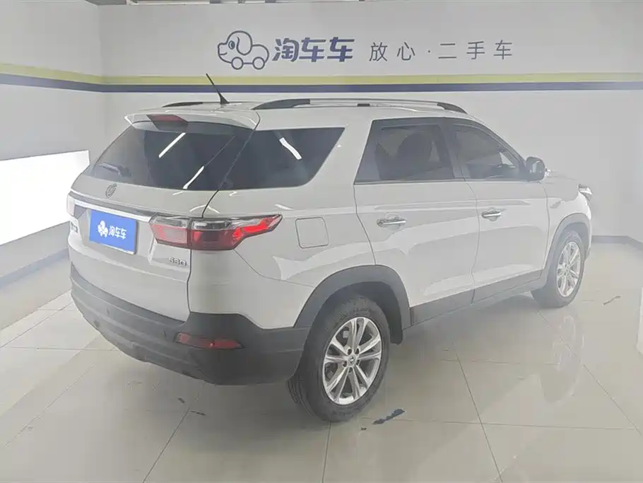 Fengguang S560 1.8 L CVT Elite