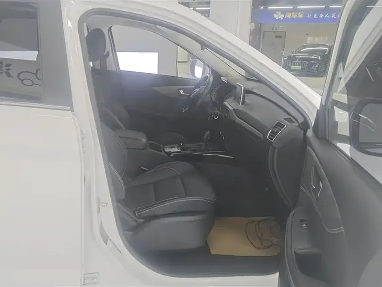 Dongfeng Fengguang S560 1.8 L CVT Elite