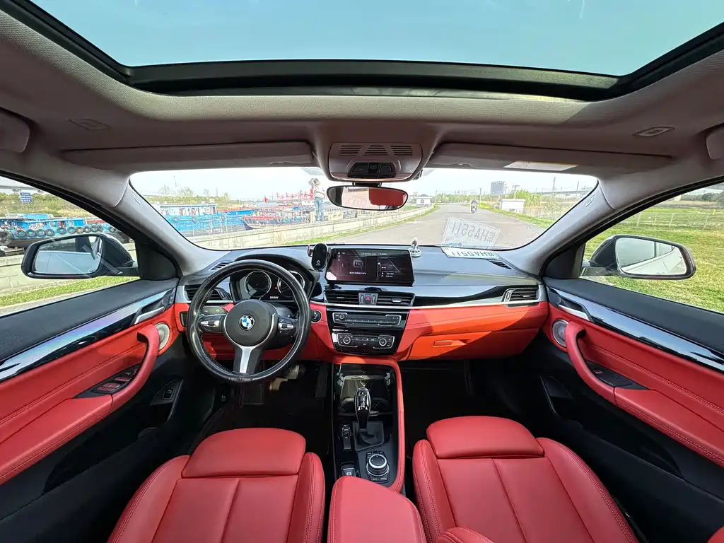 BMW X2 sDrive25 i Leading M Offroad Package