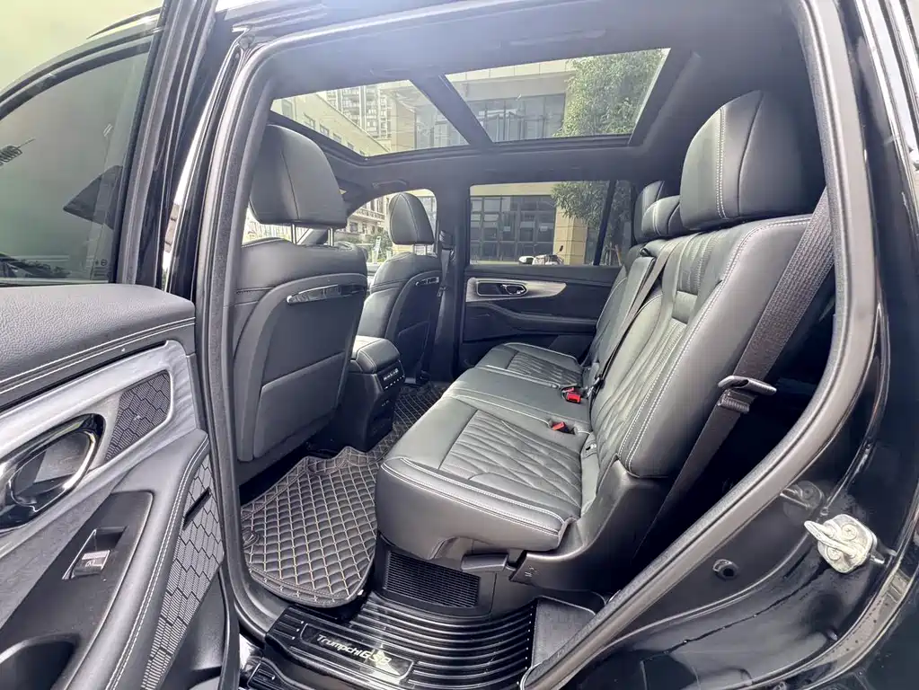 GAC Trumpchi GS8 Dual Engine Series 2.0 TM 2 WD Distinguished (7-seat)