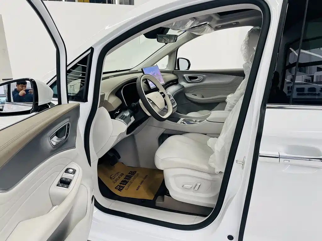 Roewe iMAX8 NEV 1.5 T DMH LaCrosse Luxury Enjoyment