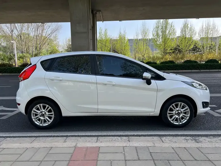 Ford Fiesta Hatchback 1.5 L Auto Fashion