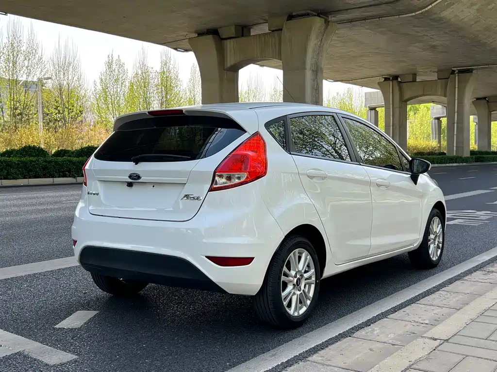 Fiesta Hatchback 1.5 L Auto Fashion