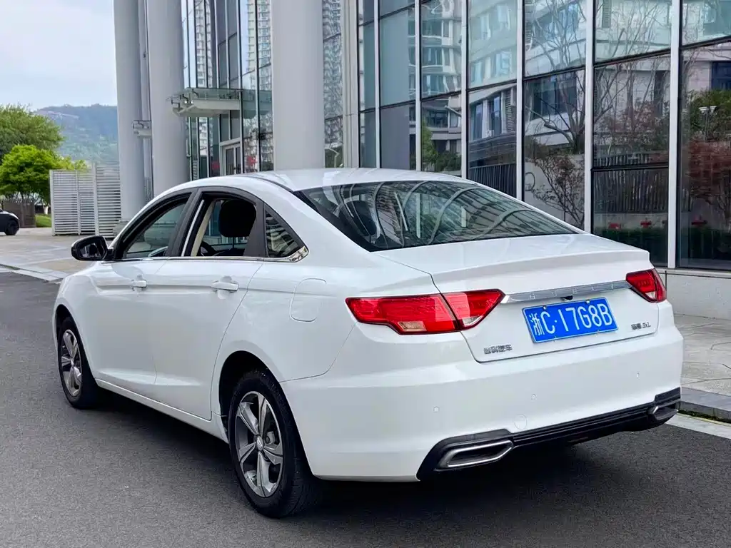 Emgrand GL 1.8 L DCT Elite Connected