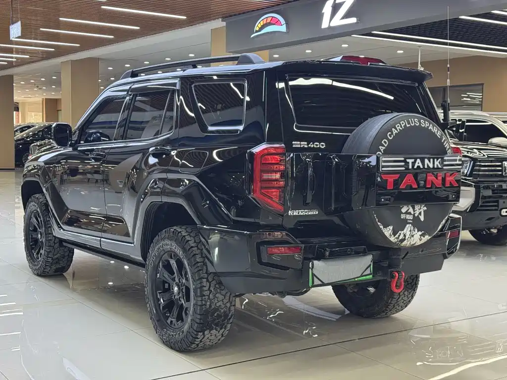Tank 400 NEV Hi4-T Offroad