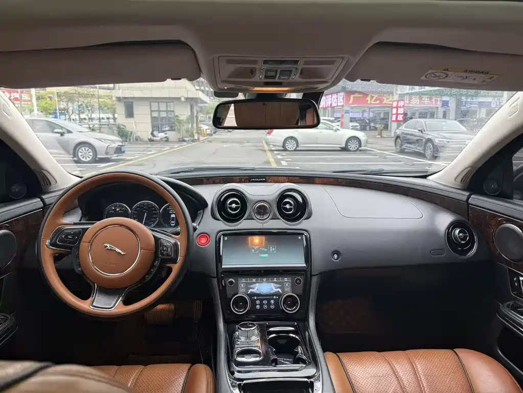 Jaguar XJ XJL 3.0 SC 4 WD Flagship Business
