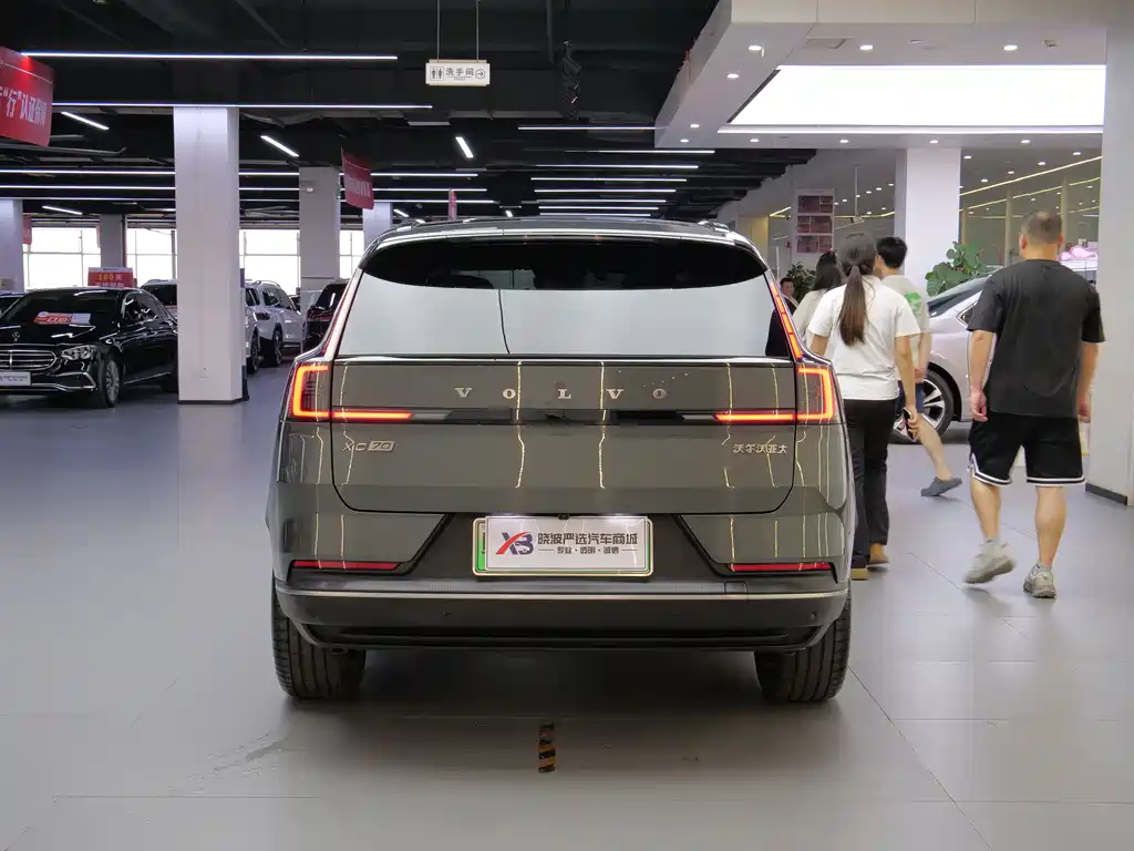 Volvo XC70 PHEV 沃尔沃XC70插电式混动 2026款 两驱长续航Core