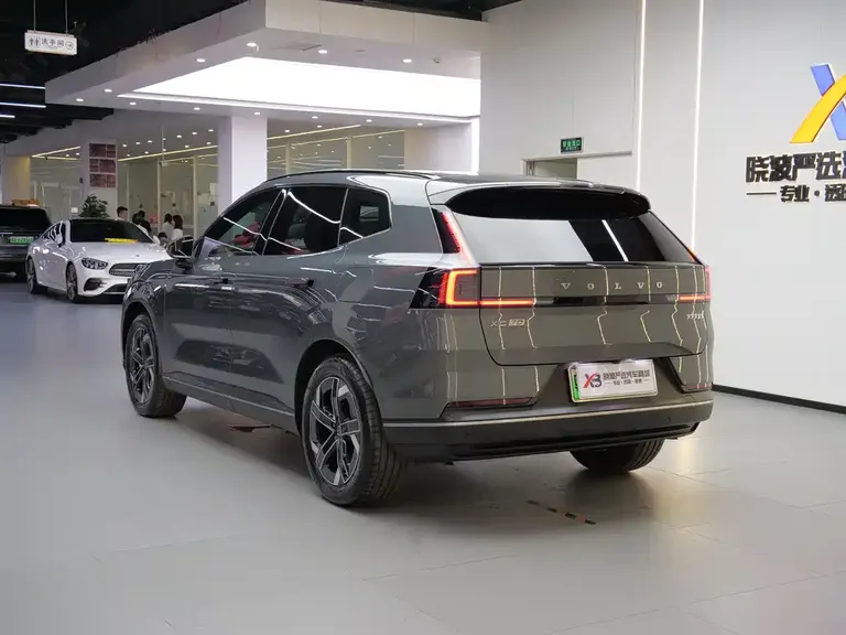 Volvo XC70 PHEV 沃尔沃XC70插电式混动 2026款 两驱长续航Core