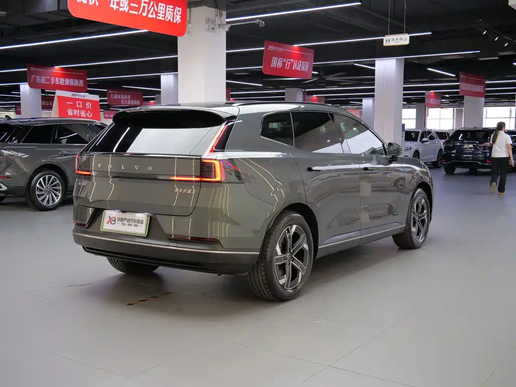 Volvo XC70 PHEV 沃尔沃XC70插电式混动 2026款 两驱长续航Core