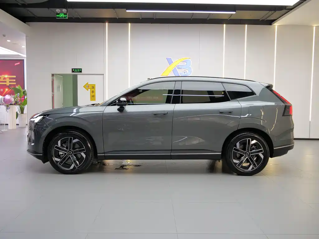 Volvo XC70 PHEV 沃尔沃XC70插电式混动 2026款 两驱长续航Core