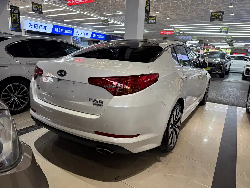 Kia K5 2.0 L Auto GL